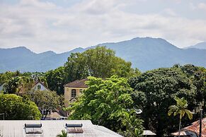Cairns Harbourside Hotel