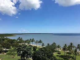 Cairns Harbourside Hotel