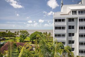 Cairns Harbourside Hotel