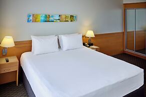 Cairns Harbourside Hotel