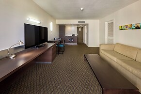 Cairns Harbourside Hotel