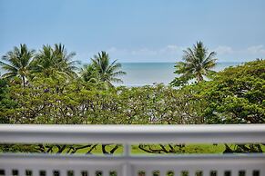 Cairns Harbourside Hotel