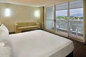 Cairns Harbourside Hotel