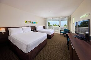 Cairns Harbourside Hotel