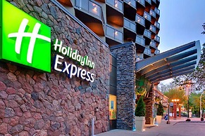 Holiday Inn Express Edmonton Downtown by IHG