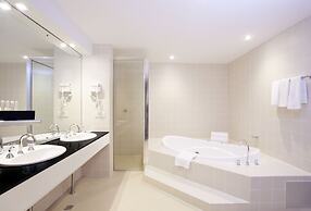 Crowne Plaza Canberra by IHG