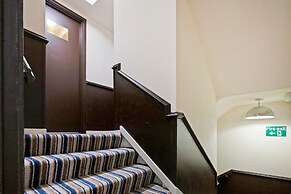 OYO The Baltimore Hotel