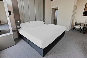 OYO The Baltimore Hotel