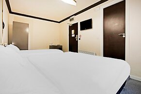 OYO The Baltimore Hotel
