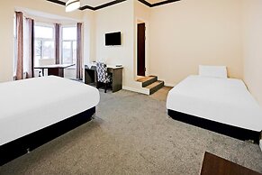 OYO The Baltimore Hotel