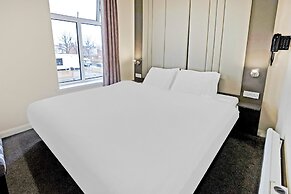 OYO The Baltimore Hotel