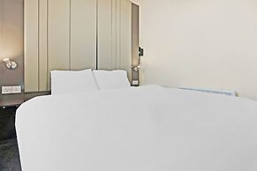 OYO The Baltimore Hotel