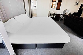 OYO The Baltimore Hotel