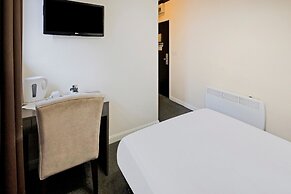 OYO The Baltimore Hotel