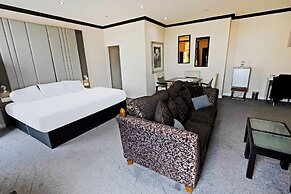 OYO The Baltimore Hotel