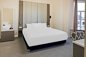 OYO The Baltimore Hotel