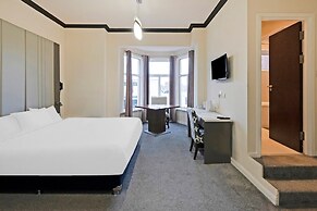 OYO The Baltimore Hotel