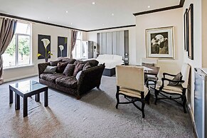 OYO The Baltimore Hotel