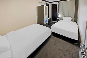OYO The Baltimore Hotel
