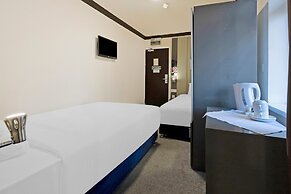 OYO The Baltimore Hotel