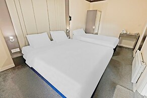 OYO The Baltimore Hotel