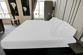 OYO The Baltimore Hotel