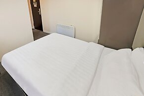 OYO The Baltimore Hotel