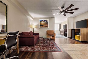 Days Hotel by Wyndham Allentown Airport / Lehigh Valley