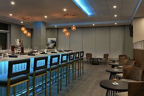 Embassy Suites by Hilton Montreal Airport