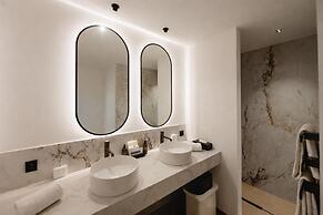 Hotel Maximilian's