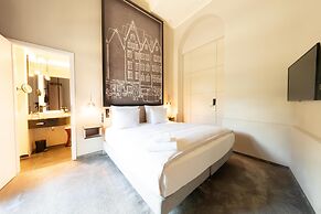 Wasserturm Hotel Cologne, Curio Collection by Hilton