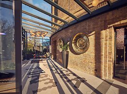 Wasserturm Hotel Cologne, Curio Collection by Hilton
