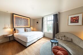 Wasserturm Hotel Cologne, Curio Collection by Hilton