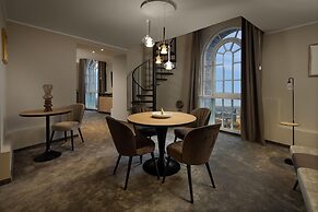 Wasserturm Hotel Cologne, Curio Collection by Hilton