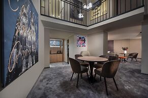 Wasserturm Hotel Cologne, Curio Collection by Hilton