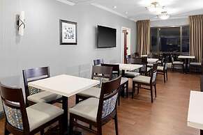 Holiday Inn Express Newark Airport Elizabeth by IHG