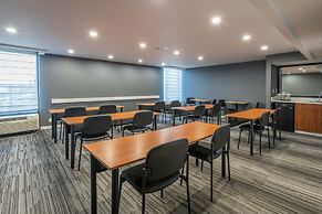Holiday Inn Express Newark Airport Elizabeth by IHG
