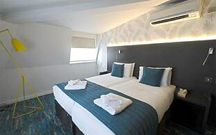 Commodore Hotel