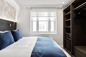 Commodore Hotel