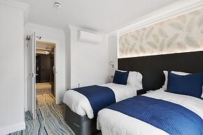 Commodore Hotel