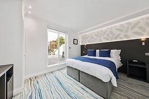 Commodore Hotel