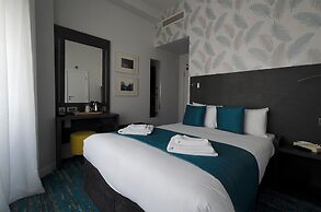 Commodore Hotel