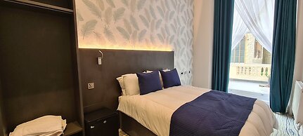 Commodore Hotel