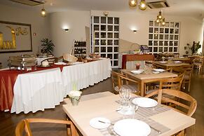 Hotel Rainha D. Amelia, Arts & Leisure