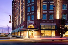 Drury Plaza Hotel Broadview - Wichita