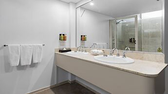 Holiday Inn Sydney Potts Point by IHG