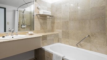 Holiday Inn Sydney Potts Point by IHG