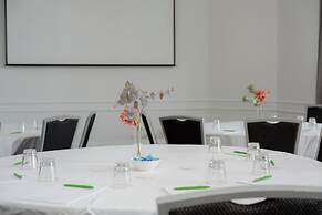 Holiday Inn Sydney Potts Point by IHG