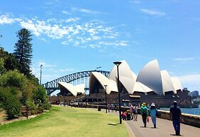 Holiday Inn Sydney Potts Point by IHG