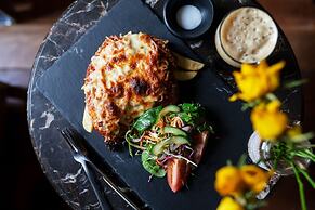 Mercure Canberra